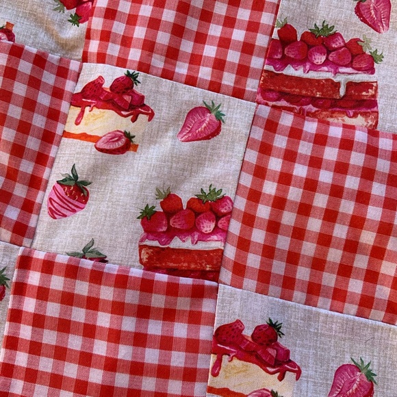 Handmade patchwork quilted tote bag 14.5 x 15.5 with two interior pockets - Picture 3 of 4